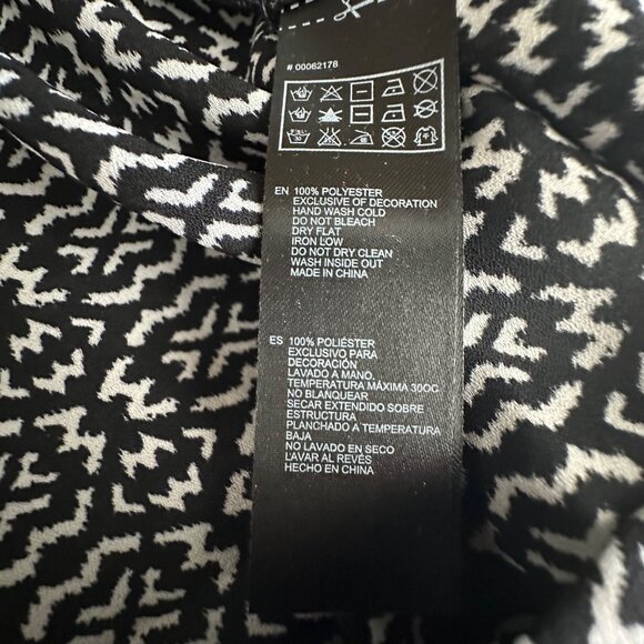 Black & White Forever 21 Aztec Print Sleeveless Top With Tassel Detail Womens Si - Picture 4 of 7